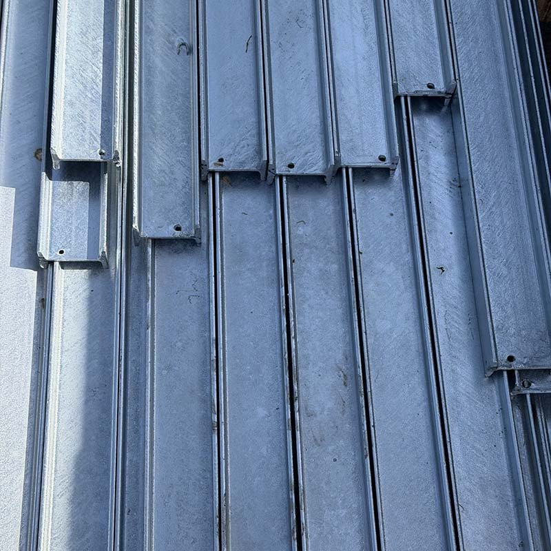 Poutrelle galvanisée pour structure extérieure : terrasse, hangar, charpente