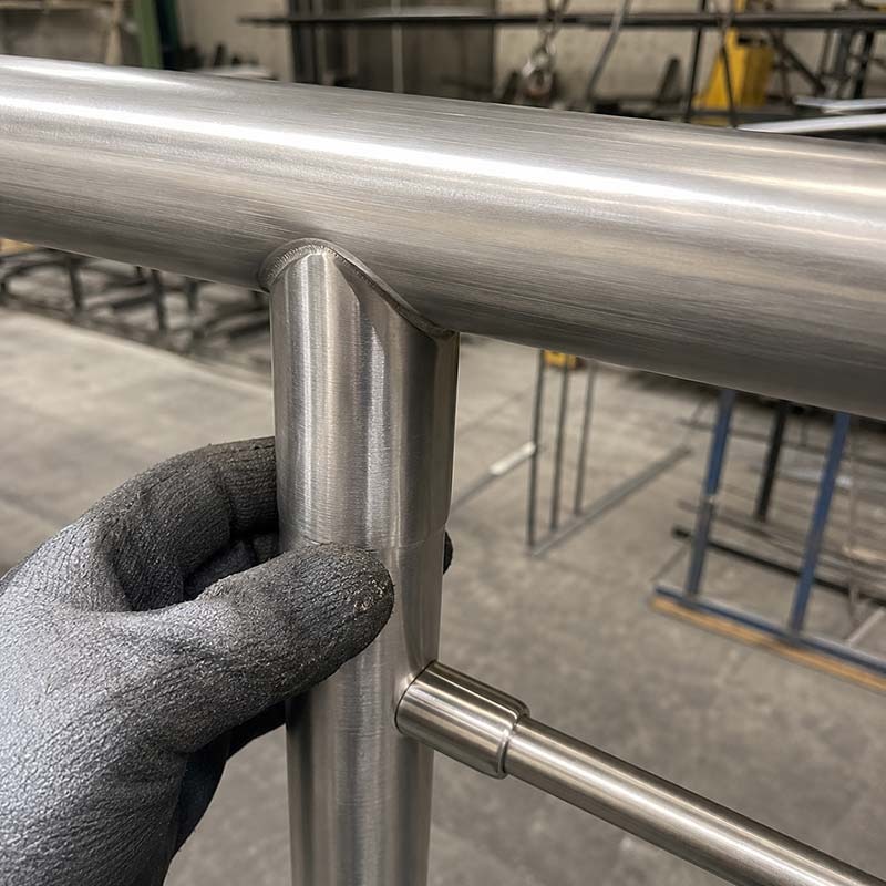 Tube inox pour garde-corps, escalier et main courante : quel profil choisir ?