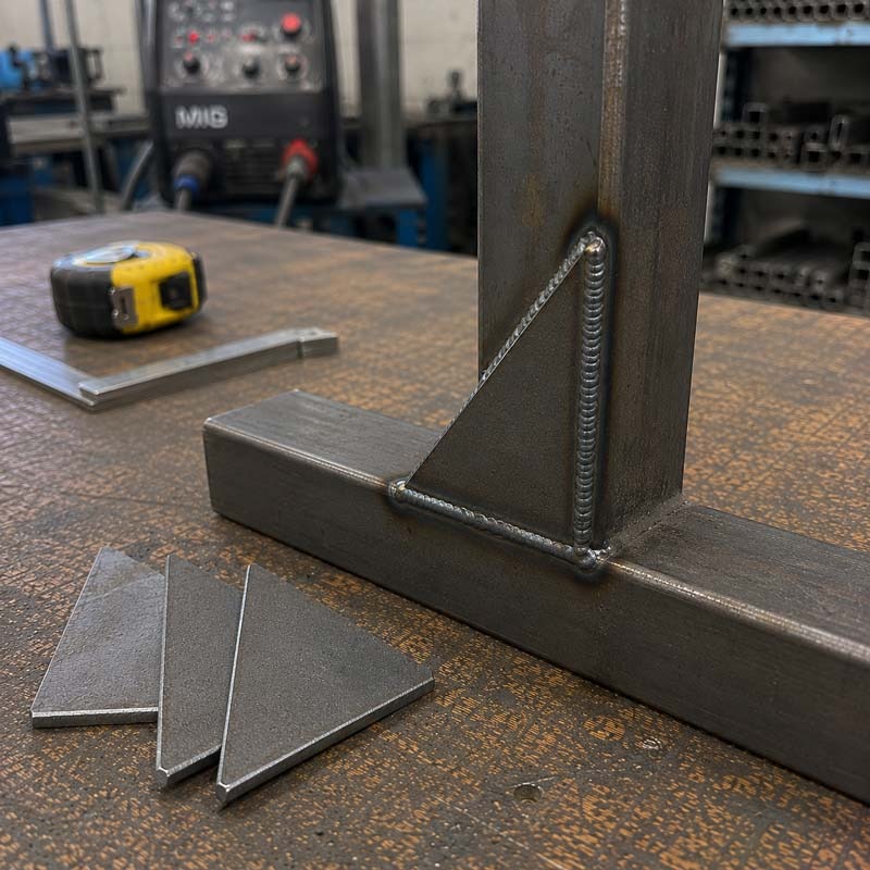 Gousset métallique : rôle, formes et dimensionnement d'une jonction renforcée