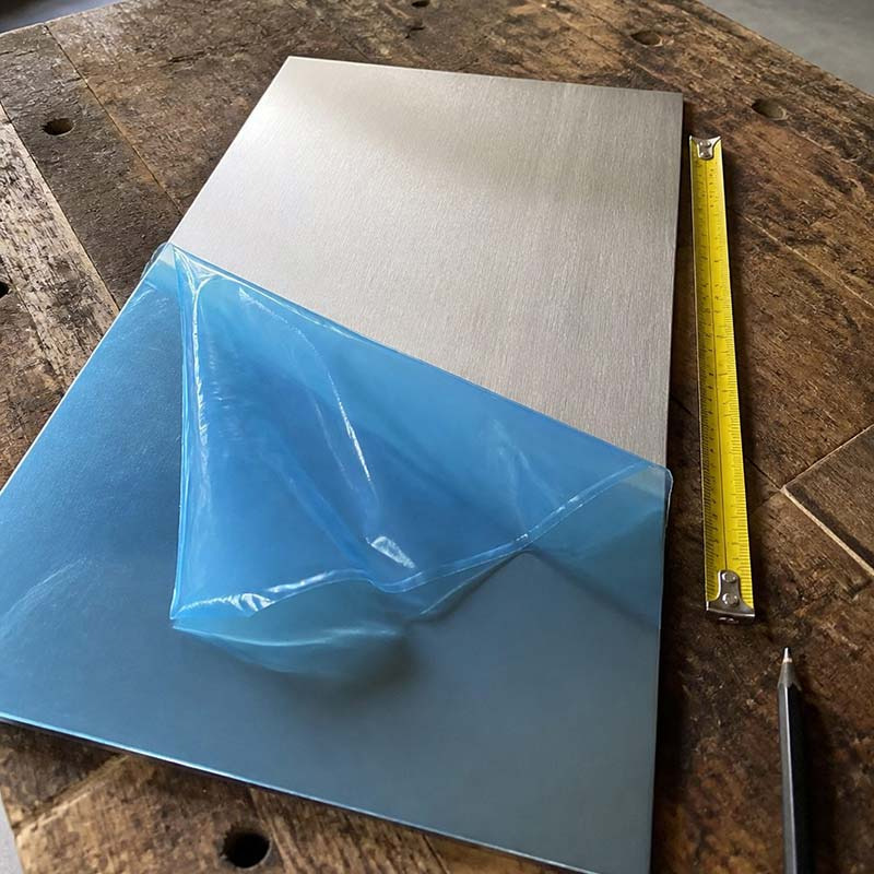 Crédence inox sur mesure : épaisseur, finition et pose